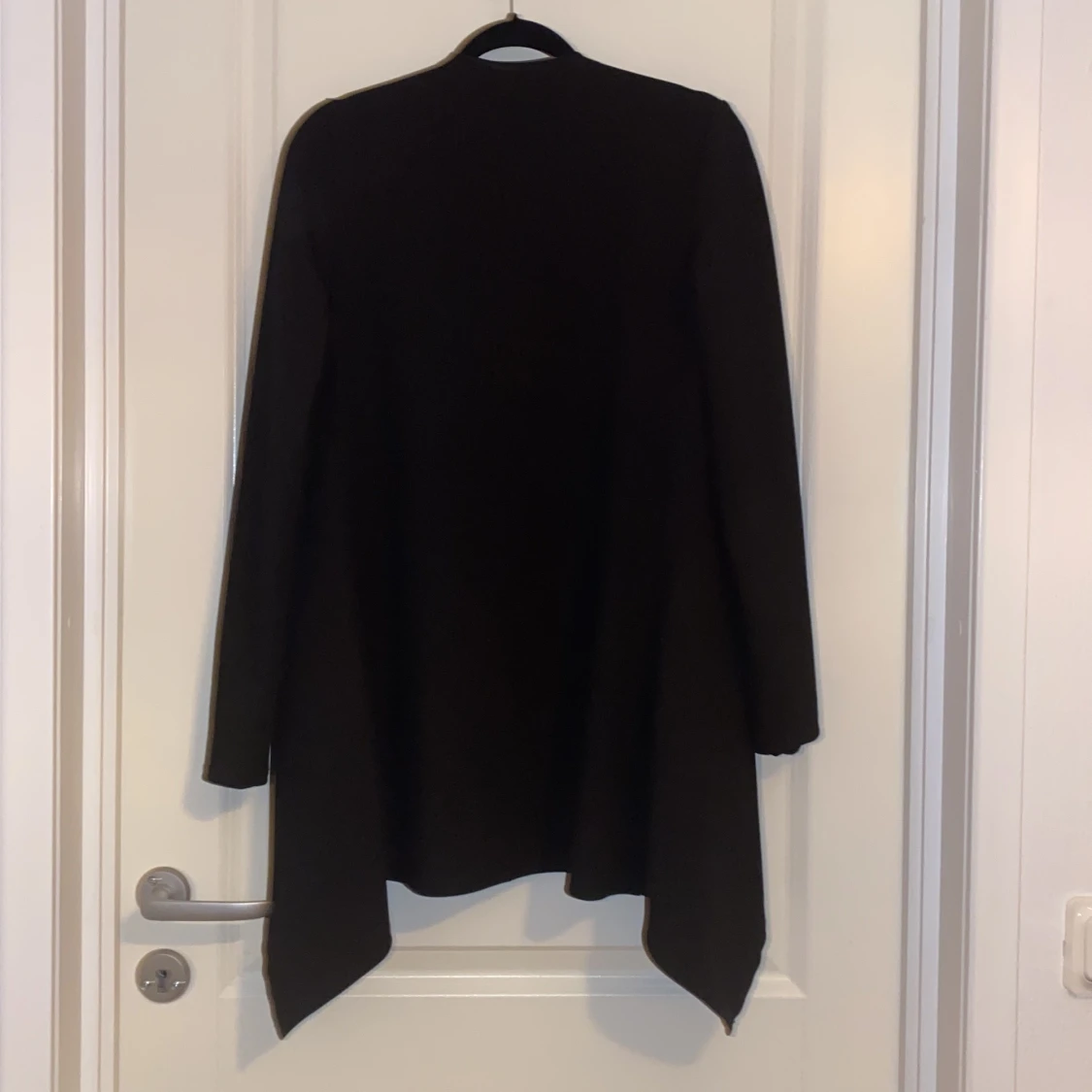 En svart tunn kofta! - 90