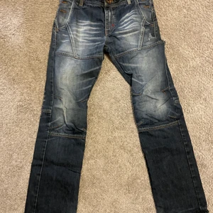 Jeans - Ett par coola jeans som säljes då dom inte används dom är i storlek 170