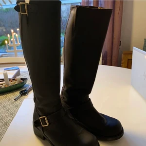 Johnny Bulls strl 38 - Äkta Johnny Bulls i nyskick, använt fåtal gånger. Strl 38. Nypris 2300