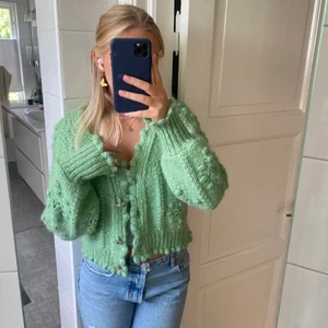 Grön stickad - Grön stickad kofta från Zara