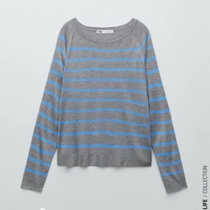 Randig tröja  - Säljer denna tröja som är i mycket skönt material, det är en liten defekt längst ner på armen men knappast något som syns, därför säljer jag även för ett mycket bra pris🤍