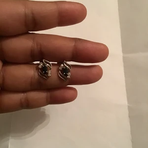 Superfint äkta silver örhängen  - Superfint örhängen äkta silver.  120kr 12kr frakt.