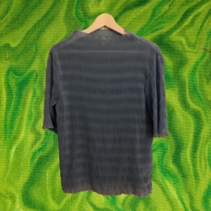 Ljusblå blus - Ljusblå blus från Weekday i storlek L, väldigt stretchiga och i ett genomskinligt material (100% polyester) Samfraktar!