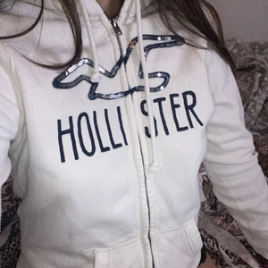 Holister kofta!  - Superskön holister kofta som är storlek M men passar perfekt för dig som använder S. 100kr + frakt ❤️