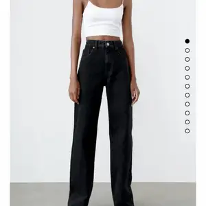 Säljer dessa svarta zara jeans! Superfint skick💖💖