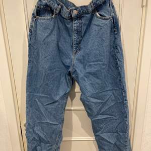 BAGGY jeans i mörk blått från ASOS (curve). Aldrig använda 