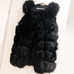 Pälsväst - Fake päls. Storlek S. Bra skick! (Pris+frakten)