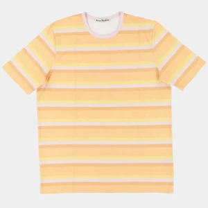 Acne Studios T-shirt  - Helt oanvänd Acne Studios T-Shirt. Kommer tyvärr inte till användning. Orginalpris 1800kr.💞💞