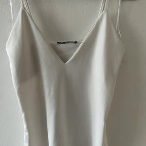 Zara linne tröja  - Säljer denna linne tröjan i gott styck, knappt använd. Frakt tillkommer 