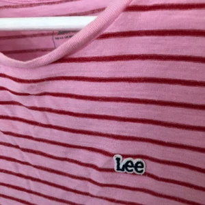 Lee t shirt - Köpt från Carlings. Använd ett par gånger