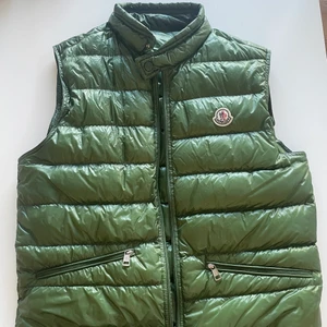 Moncler Gui Down Vest - Cond: 9/10 använd några gånger bara. Size 3-M.