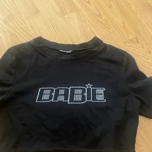 Topp  - Topp från shein. Den passade inte mig så bra och därför tänkte jag sälja den. Aldrig använd. 