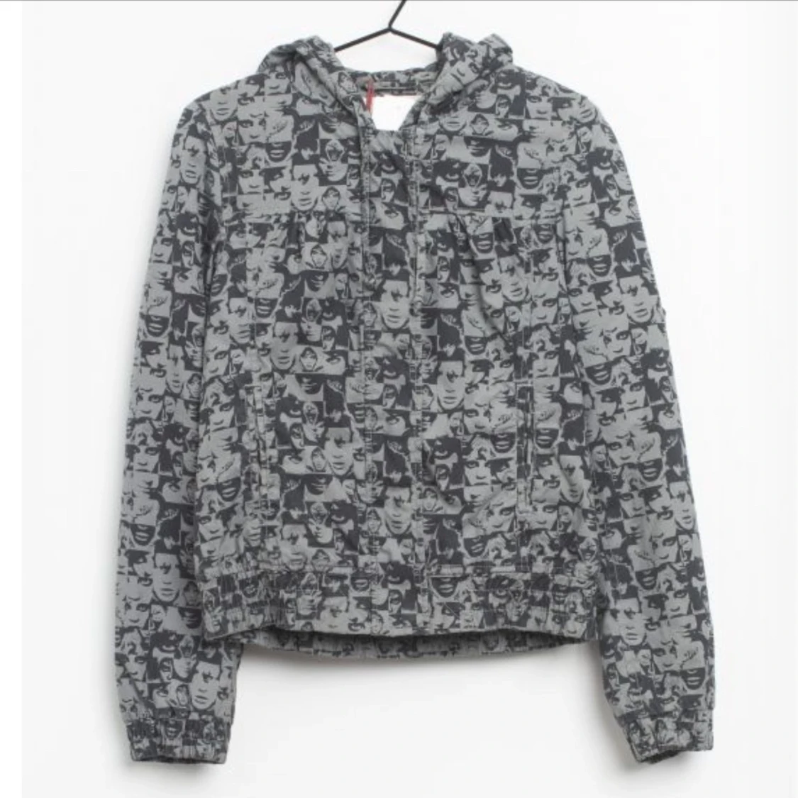 Jacka med tryck - 90