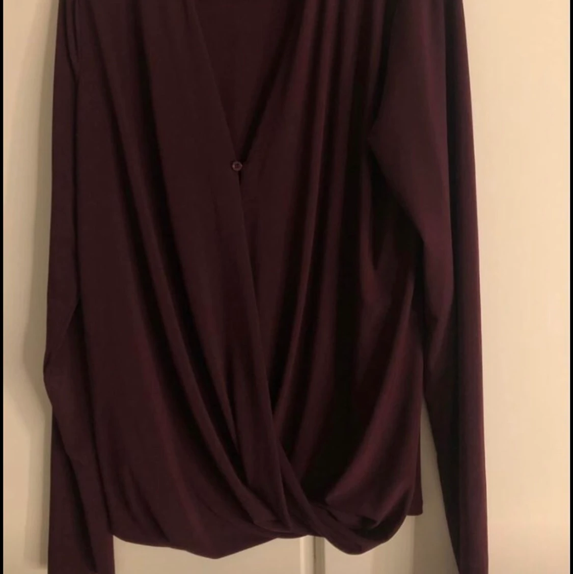 Vinröd tröja som ny - 90