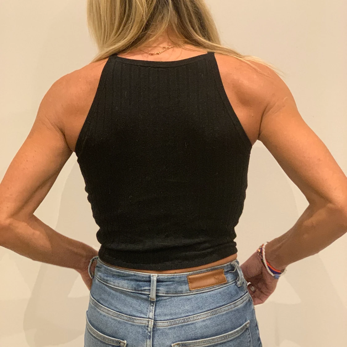 Svart ribbad top - 91