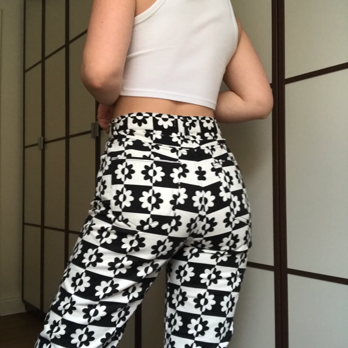 Pull & Bear byxor med blommor i strl 40 - 91