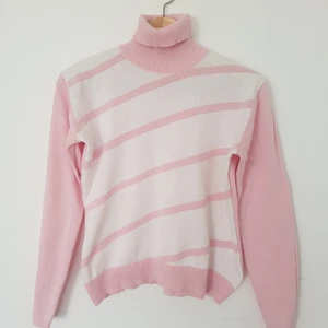 Vintage Polotröja - Cool turtleneck sweater in size XS/S. There is no label on it, so only suggestion. Material is no syntetics, more like cotton mix. Meet up in Stockholm or sending by Postnord for 57:- up to 500g. Starting bid 1:- 😍