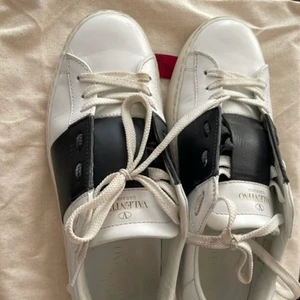 Valentinos  - Säljer dessa super fina valentinos, de är köpta från vestire så är äkta ❤️de är i storlek 37 men passar även 38 