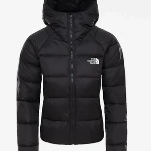 The north face, Hyalite Down Jacket  - Intressekoll på min north face jacka storlek M. Helt okej skick köptes i slutet av 2020. Finns fler bilder vid intresse. Fått bud på 1700😊