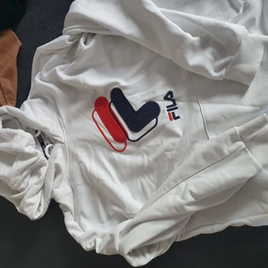 Fila tröja  - Fila tröja storlek M. 