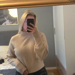 Stickad tröja - Stickad tröja från &other stories, använd ett fåtal gånger i storlek S