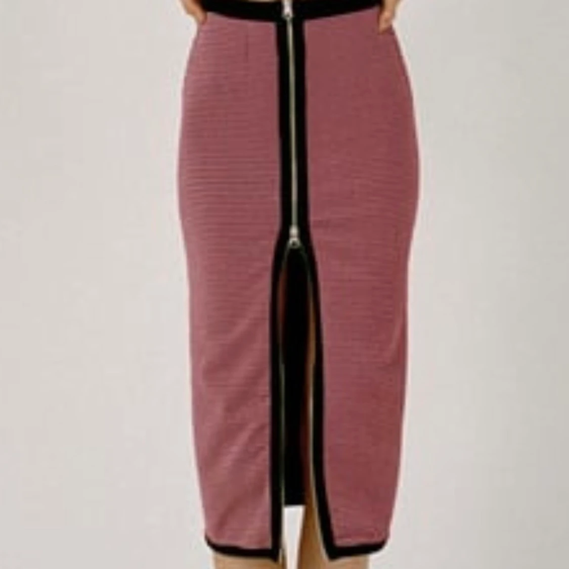 Set, topp och kjol säljes!