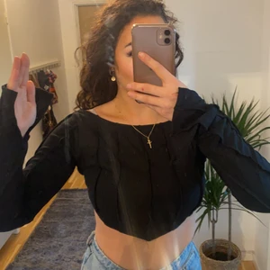 Tröja från nakd  - Jätte fin tröja frn NAKD men beställde för liten storlek! Storlek S helt oanvänd köpt för 199 säljer för 150 men pris kan diskuteras. Går att frakta  sjävlklart