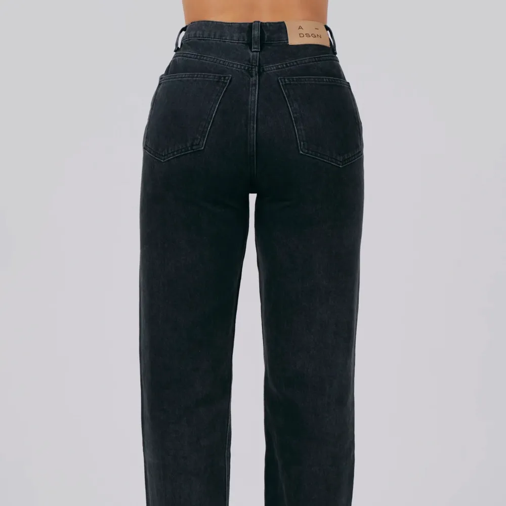 Riktigt snygga och trendiga jeans från Alice Stenlöf. Tyvärr för stora för mig… helt nya och aldrig använda . Jeans & Byxor.