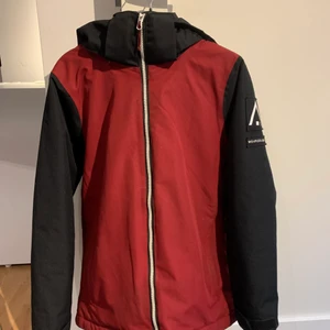 Wearcolour skidjacka - Storlek 150 men passar även upp till 165 utan några poblem. Avtagbar luva. Kan fraktas