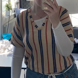 Oldstyle topp - Topp från Zara i begie/brun basfärg med mörkblå och orangea ränder. 