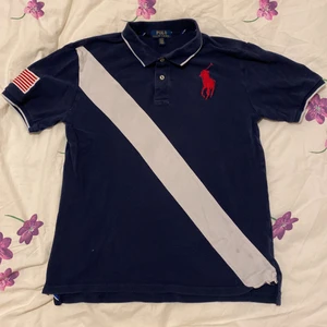 Ralph Lauren pikétröja  - En Polo Ralph Lauren Pikétröja. Materialet är ett lyxigt tjockt bomull så plagger känns premium. Helt normal passform inga klagomål där