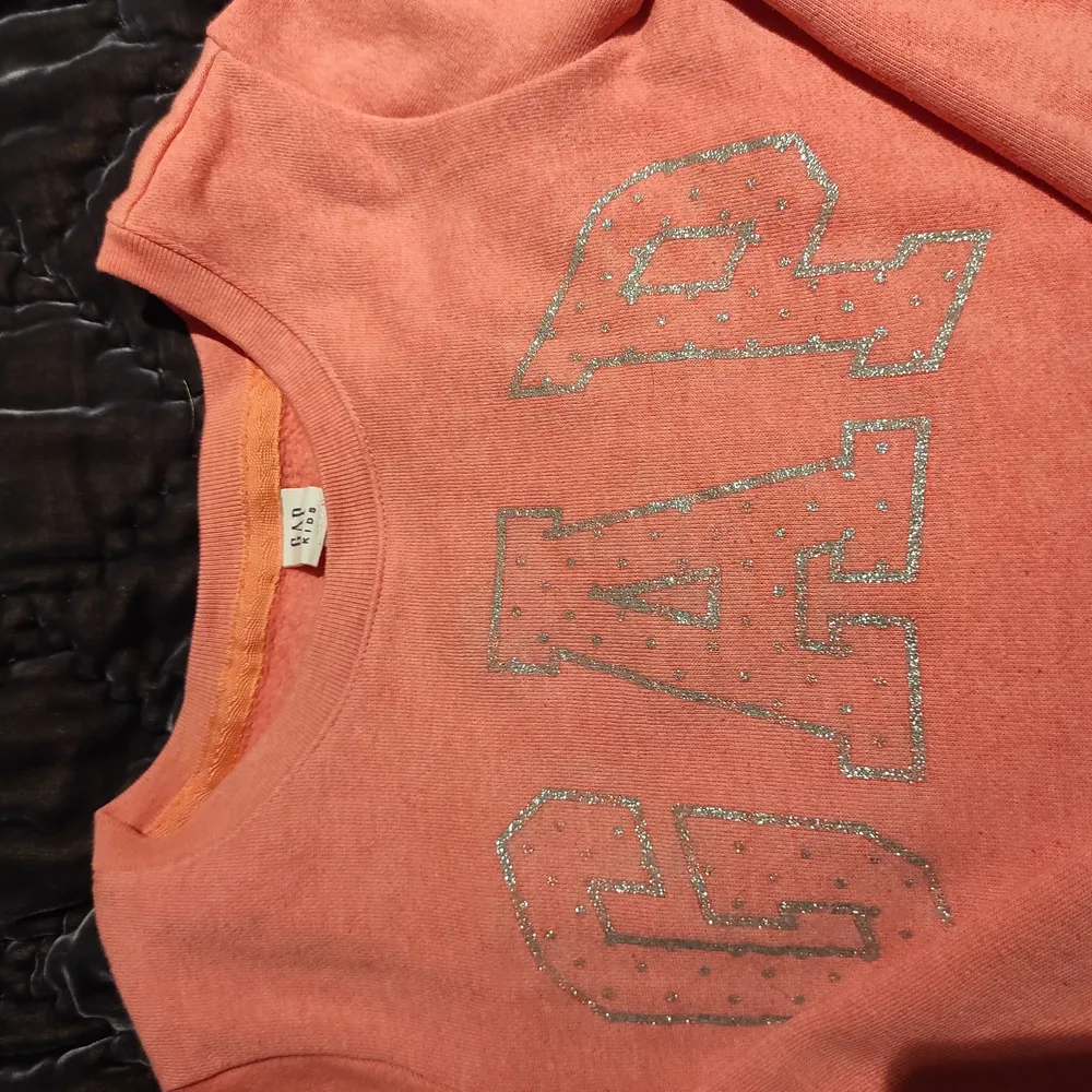 Secondhand sweatshirt for kids  #Gap #Usedbutgood #small#size8-10yrsold. Hoodies.