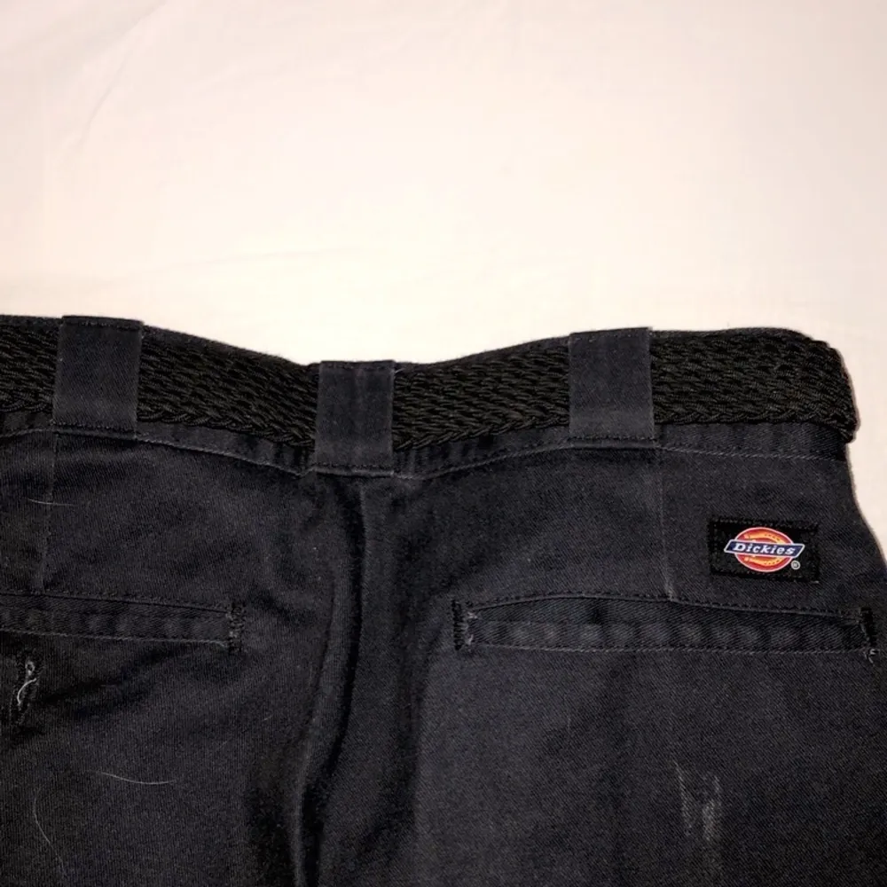 Dickies byxor straight leg storlek M , riktigt snygga och knappt använda! 700 eller bud + frakt . Jeans & Byxor.