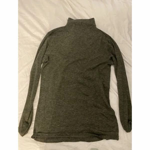 Polotröja - Mörkgrön tröja med krage 