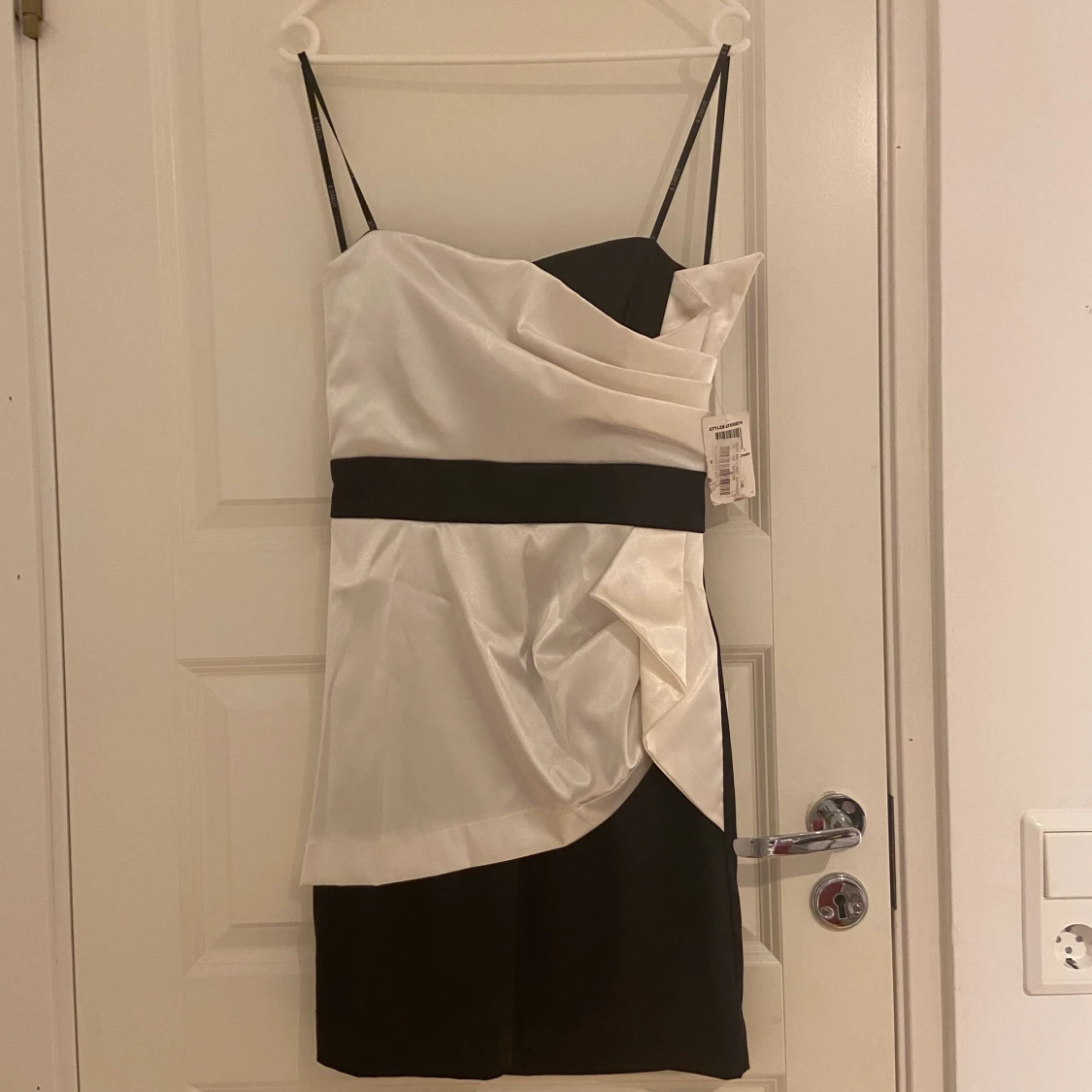 Skitsnygg klänning med prislappen på