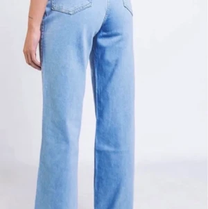 Madlady-vida jeans - Säljer mina superfina jeans från madlady. Säljer eftersom de inte kommer till användning. Knappt använda så de är i väldigt bra skick. Orginalpris; 549