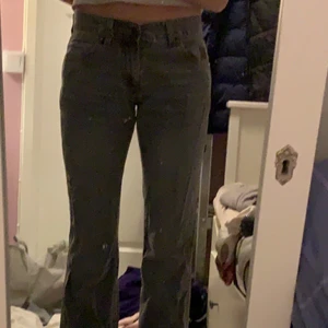 Ljusgråa Crocker jeans - Intressekoll! Säljer nu mina jättefina ljusgråa jeans från Crocker som tyvärr inte kommer till använding! Kom privat för frågor och sånt🥰