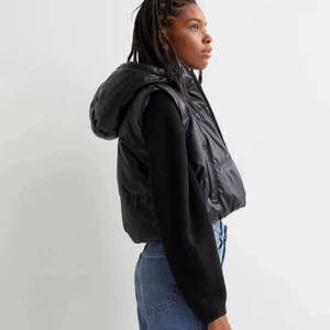 Väst - Säljer nu denna väst.