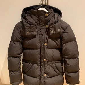 Boomerang jacka - Undrar ifall att någon är intresserad av att byta en boomerang jacka mörk brun st XS mot en i storlek S eller M kan även tänka mig att sälja den, skriv vid intresse 