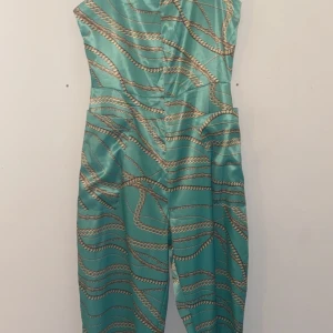 Kläder  - Passar size 34/36