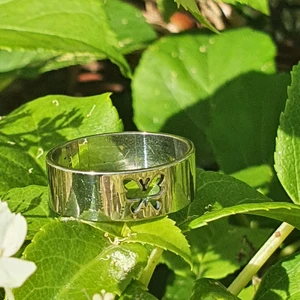 Fjärils ring av rostfritt stål - Fjärils ring av rostfritt stål, storlek 20, diameter 18.5 mm, den färgar inte av eller gör dina fingrar gröna eftersom de är gord av stål.