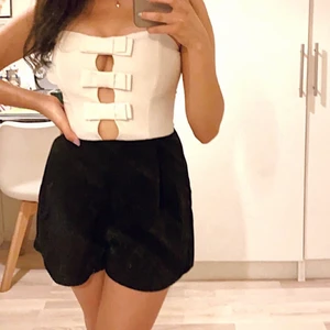 Jumpsuit från Bershka - Superfin jumpsuit i svart och vit från Bershka, storlek S 😊 Priset kan diskuteras 