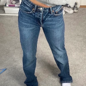 Zara jeans - Säljer åt en kompis!! Använda ca 4-5 gånger❤️ 