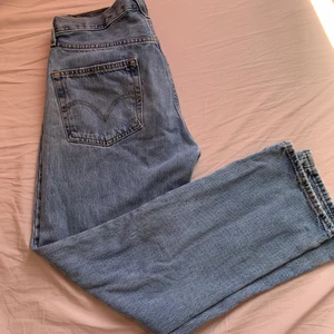 Levis jeans - Levis jeans köpta här på plick, men de är tyvärr för stora för mig som har storlek xs/s