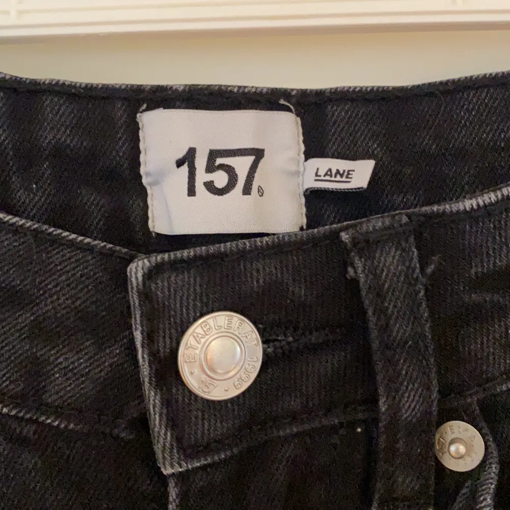 Svarta jeans från lager 157. Andvända några gånger men fint skick, storlek xxs. Köparen står för frakten.. Jeans & Byxor.
