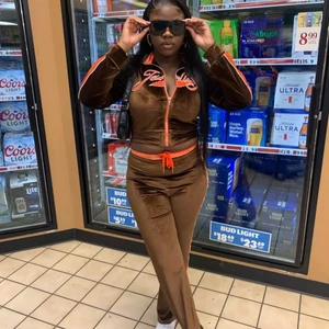 Jd london - Säljer detta sett som jag inte använt alls, väldigt fin nu till sommarkvällar och den är i storlek S❤️ strechigt material kan passsa allt ifrån XS-M, (inte jag på bilden)