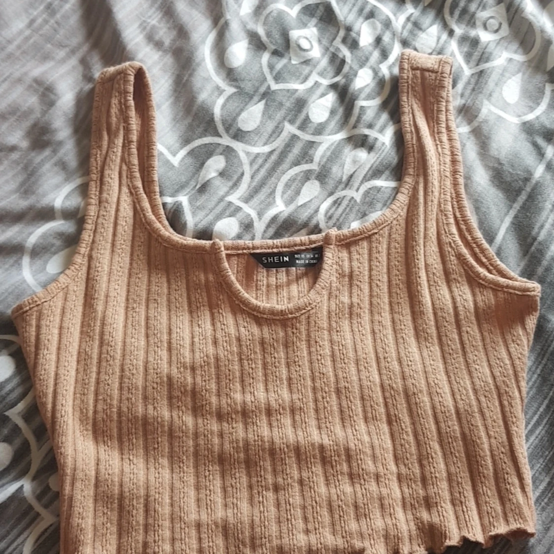 Crooptop från shein 40kr