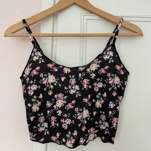 linne - så gulligt croppat linne 💓 storlek xs och sann i storleken. Aldrig använt eftersom det inte passade ✨