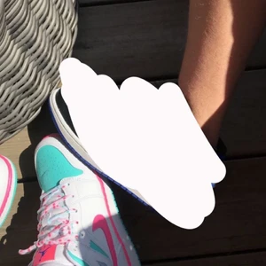 Jordan 1 mid soar green - Säljer mina första jordans jag köpte förra våren för att jag slutat använda dem. De är sparsamt använda och är fortfarande i fint skick, men är lite creasade så säljs därför billigare. Mer bilder/info i PM 💞 Fraktar och då står köparen för frakten, men kan även mötas upp i Eskilstuna!