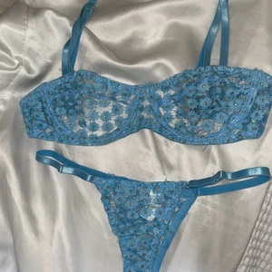 Underklädesset - Superfint sett, säljer eftersom jag köpte fel storlek och därmed kommer det inte till användning. Det är helt oanvänt och trosorna är inte ens testade på💙